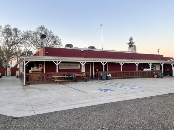 Turn Key Bar & Apartment in Riverdale, CA: 5020 19 1/2 Ave, Riverdale, CA 93656